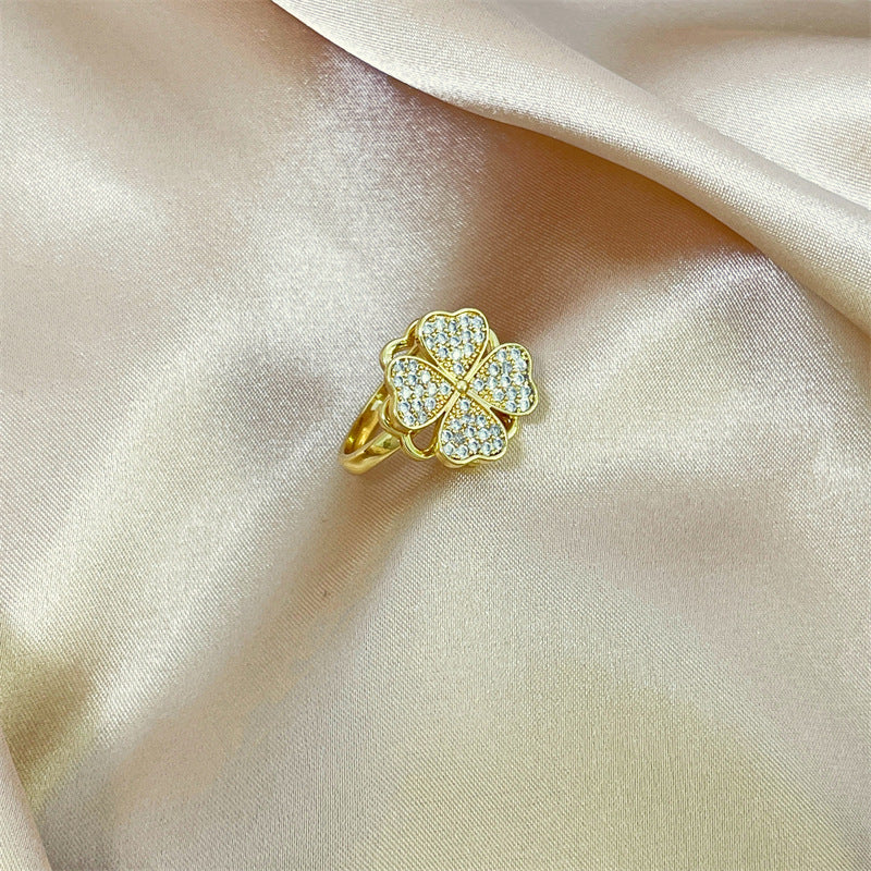 Anello Minimalista a Cuore in Rame Placcato Oro 18K con Intarsio Completo di Strass per Donna