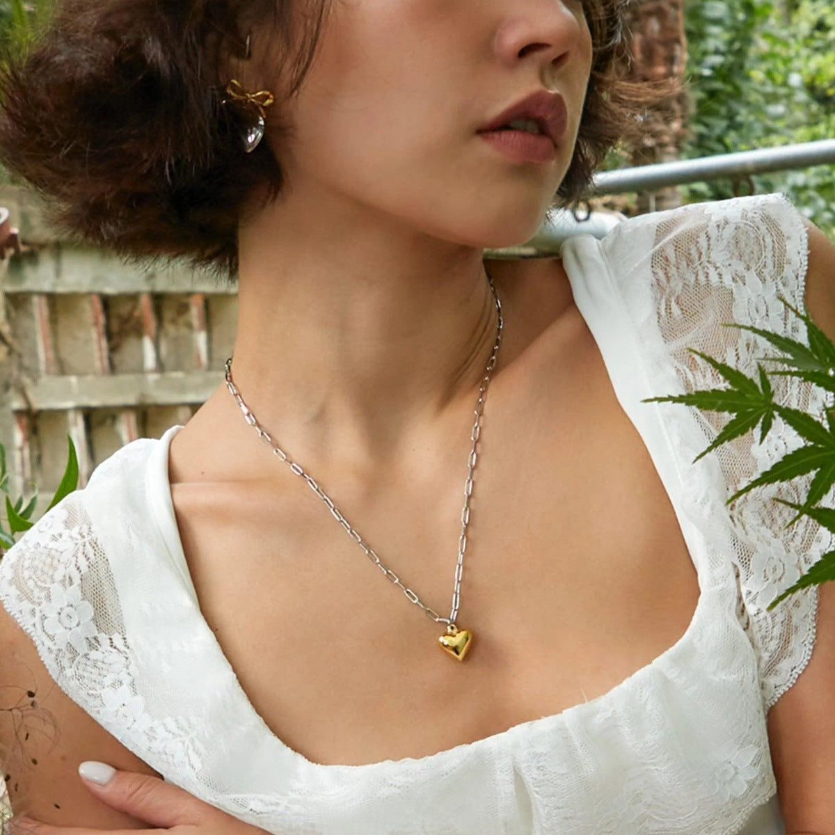Collar con Colgante de Corazón de Acero Inoxidable Bañado en Oro de 18K y Cadena Cruzada Unisex