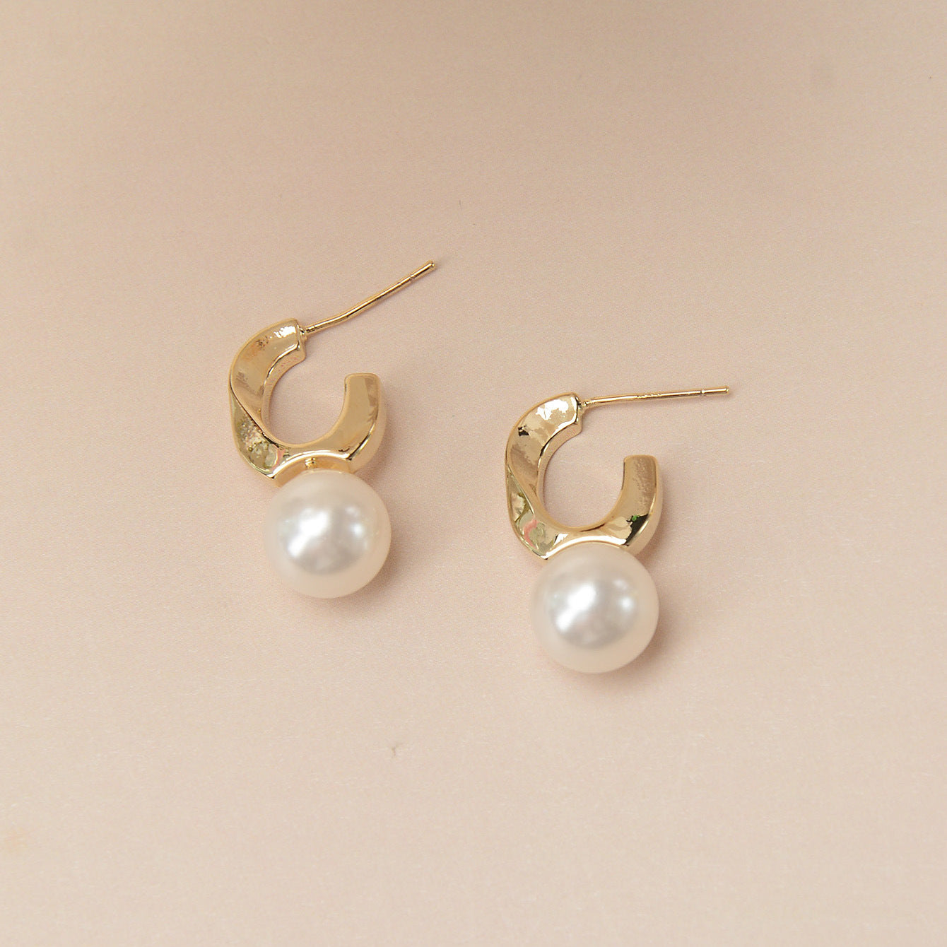Sweet Elegant Gold Plated Brass Cubic Zirconia Pearl Inlay Earrings for Women