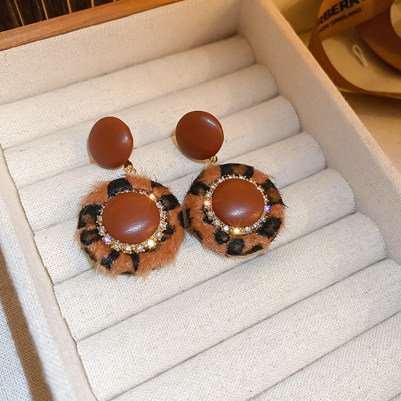 Vintage-Style Geometric Stud Earrings in Copper with Electroplated Finish for Women