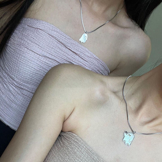Collana con Ciondolo Fantasma Cartone Animato Minimalista con Cuore in Smalto per Donne e Uomini, Catena in Lega con Finitura Galvanica