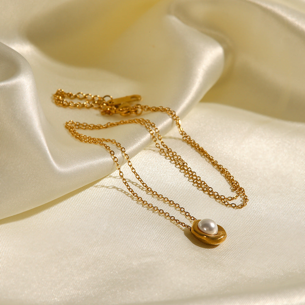 Collana Minimalista da Donna con Perle e Pendente Geometrico, Catena in Acciaio Inossidabile, Finitura Galvanica, Design Elegante a Clavicola