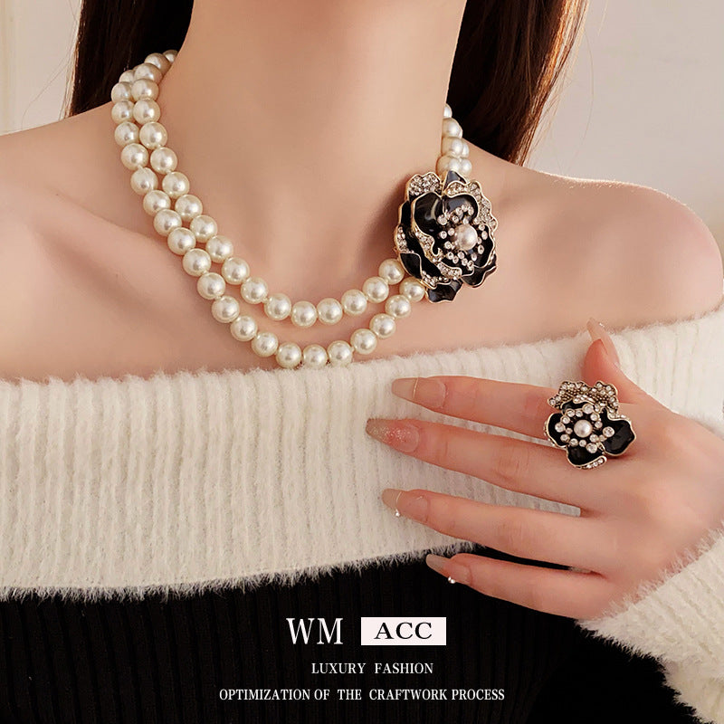 Vintage Floral Pendant Necklace with Rhinestone Inlay and Enamel Finish on Alloy Chain for Women