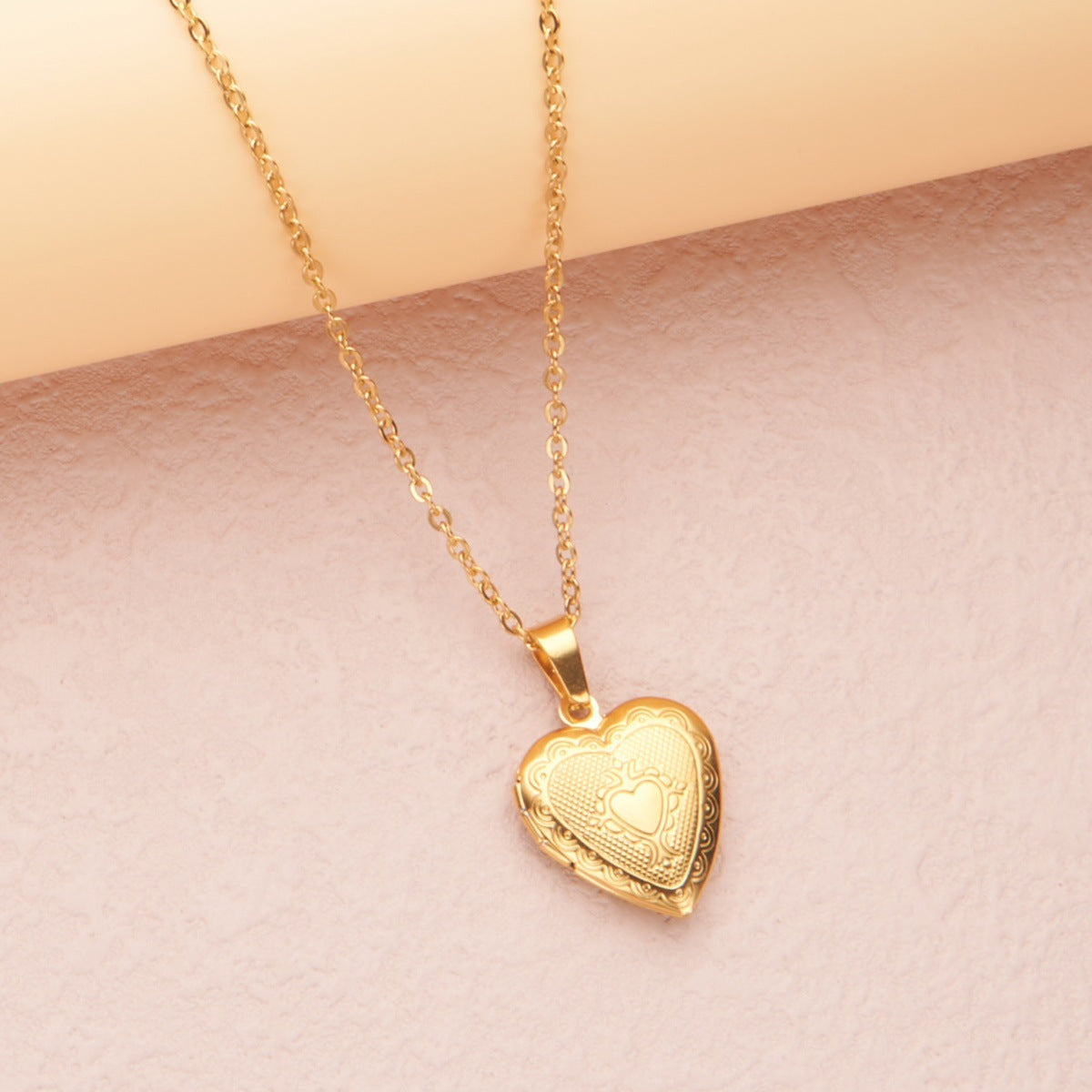Collana con Pendente Minimalista a Cuore in Acciaio Inossidabile, Design con Cornice Portafoto Apribile e Finitura Galvanizzata