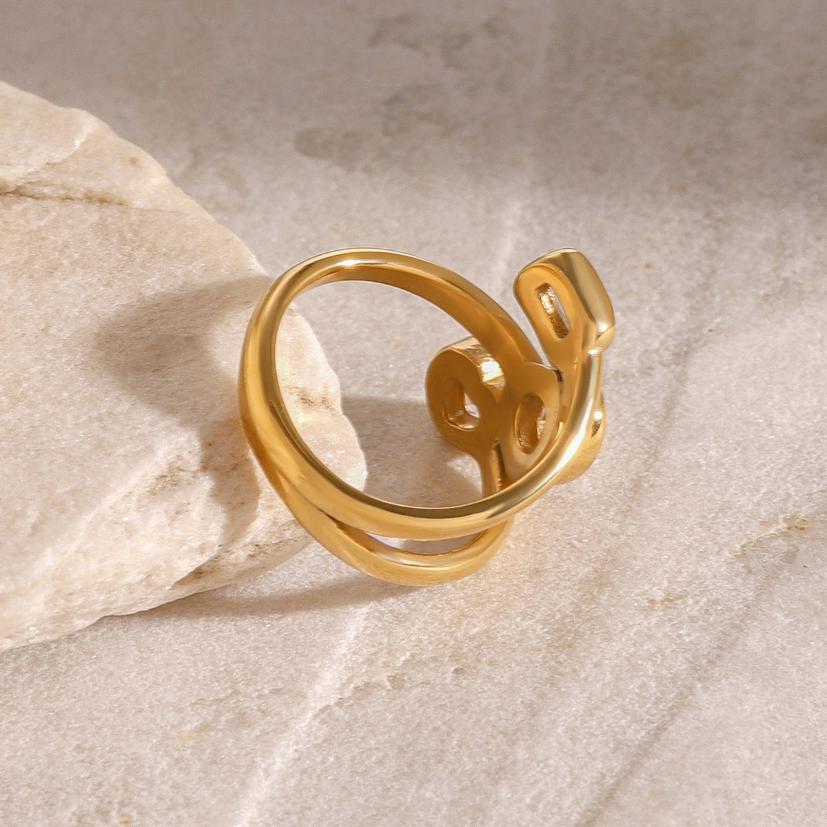 Fashionable Heart-Shaped Titanium Steel Ring with Zircon Inlay and Plated Finish for Women