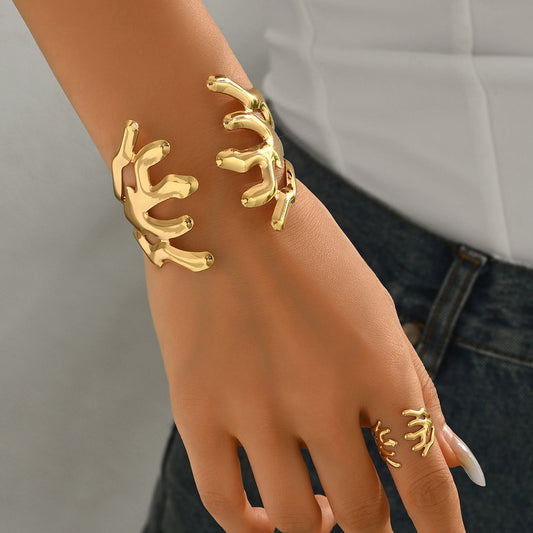 Conjunto de Pulseras de Aleación de Zinc Electrochapado con Diseño de Coral Geométrico y Anillo Abierto para Mujer Accesorio de Moda