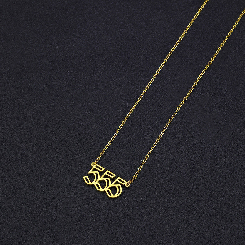 Collar Minimalista de Acero Inoxidable con Colgante de Número Grabado en Cadena O para Mujer
