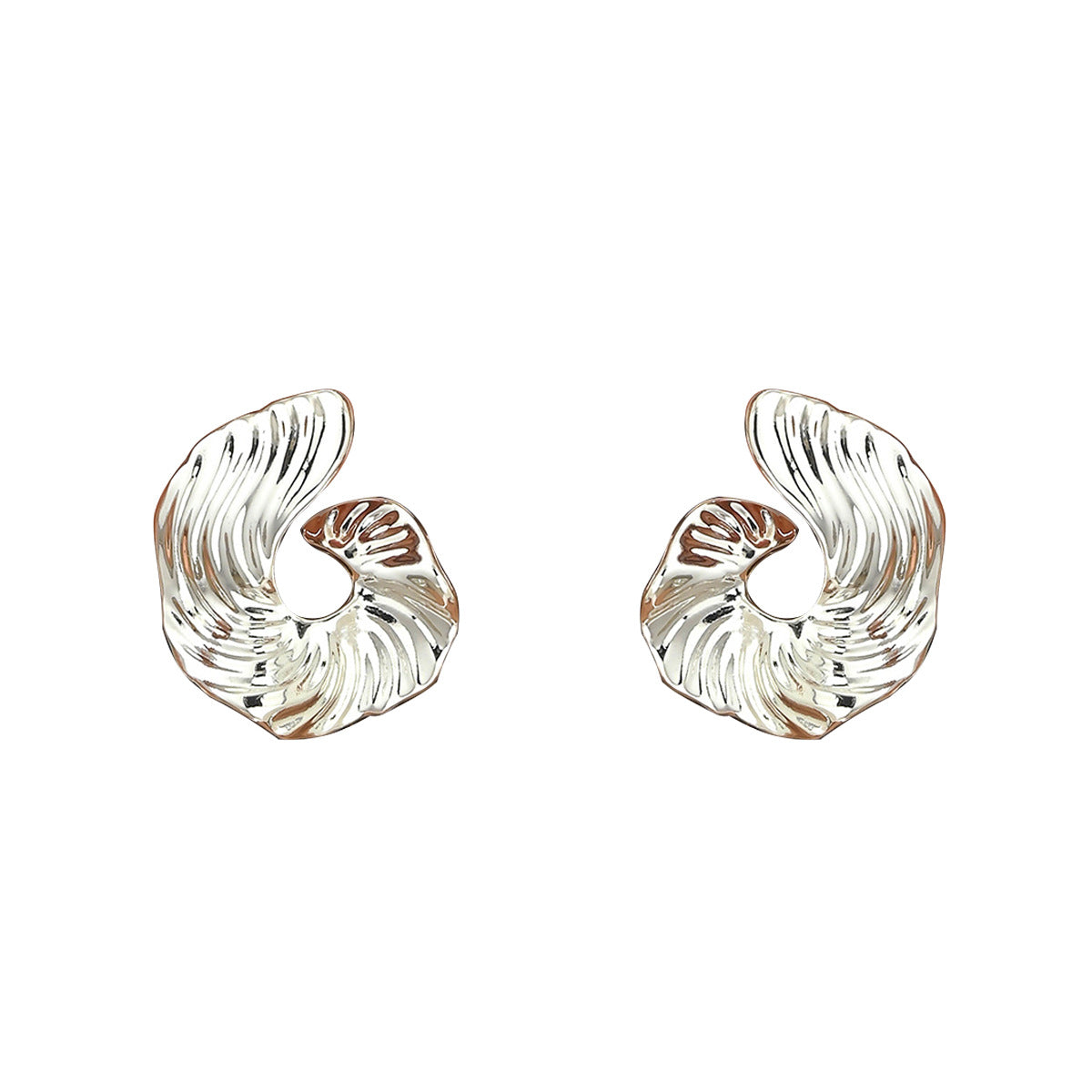 Pendientes minimalistas de aleación de zinc galvanizados con textura plisada en forma de U para mujer