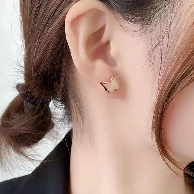 Orecchini da donna minimalisti in acciaio al titanio a forma di farfalla con placcatura in oro 18 carati
