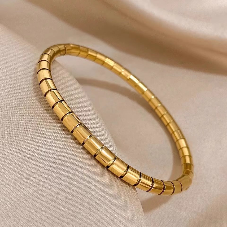 Bracciale Minimalista da Donna in Acciaio al Titanio con Segmenti di Bambù, Finitura Placcata e Superficie Liscia Lucida