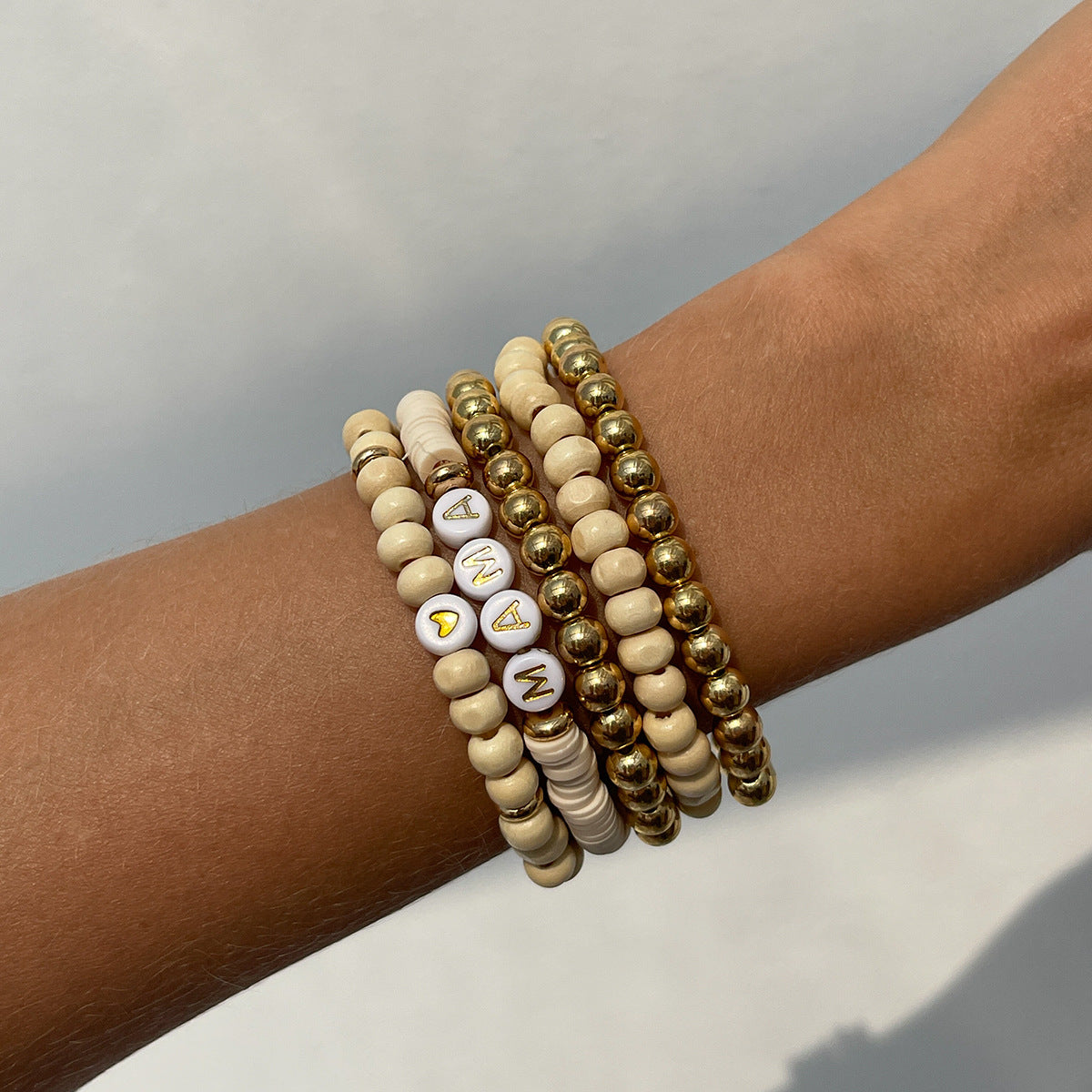 Pulsera de cuentas geométrica minimalista con letras MAMA para mujer con cuentas de arcilla polimérica, acrílico y CCB, joyería apilable hecha a mano