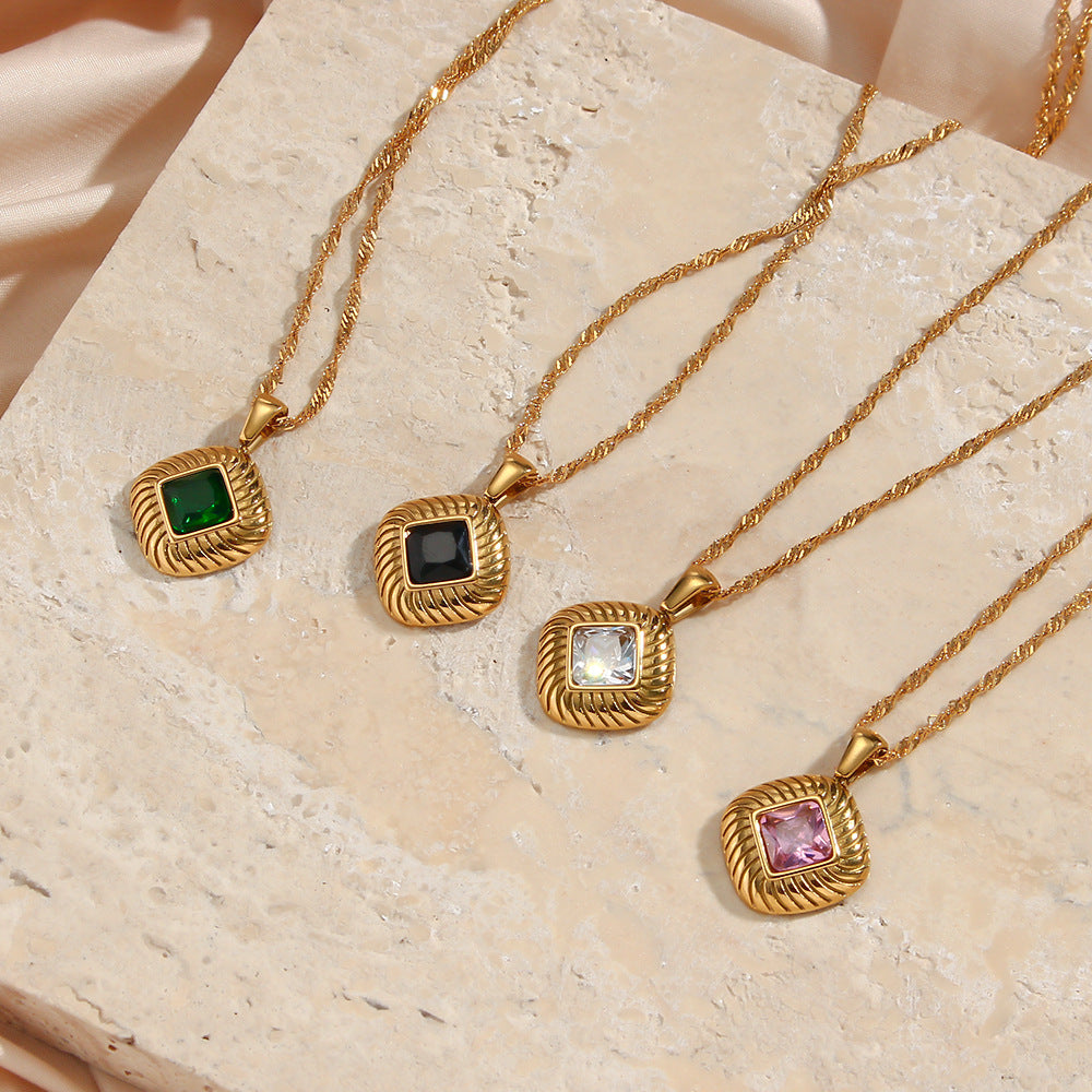 Collana con ciondolo in zircone a forma di rombo in acciaio inossidabile retrò minimalista da donna con finitura placcata