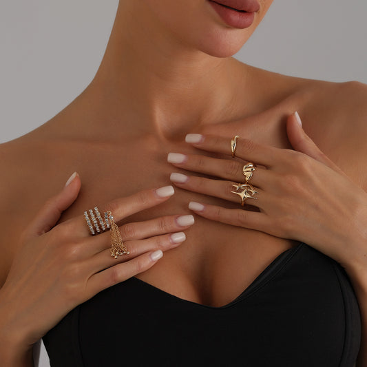 Anello regolabile geometrico con nappa, finitura metallica e superficie placcata da donna