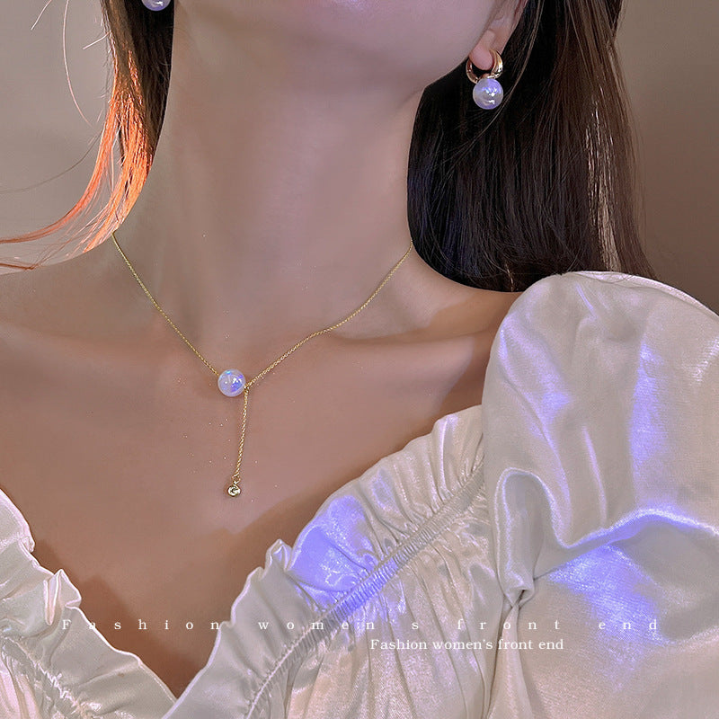 Collana da donna con ciondolo sirena perlato e cristallo, design originale, in acciaio al titanio con finitura placcata