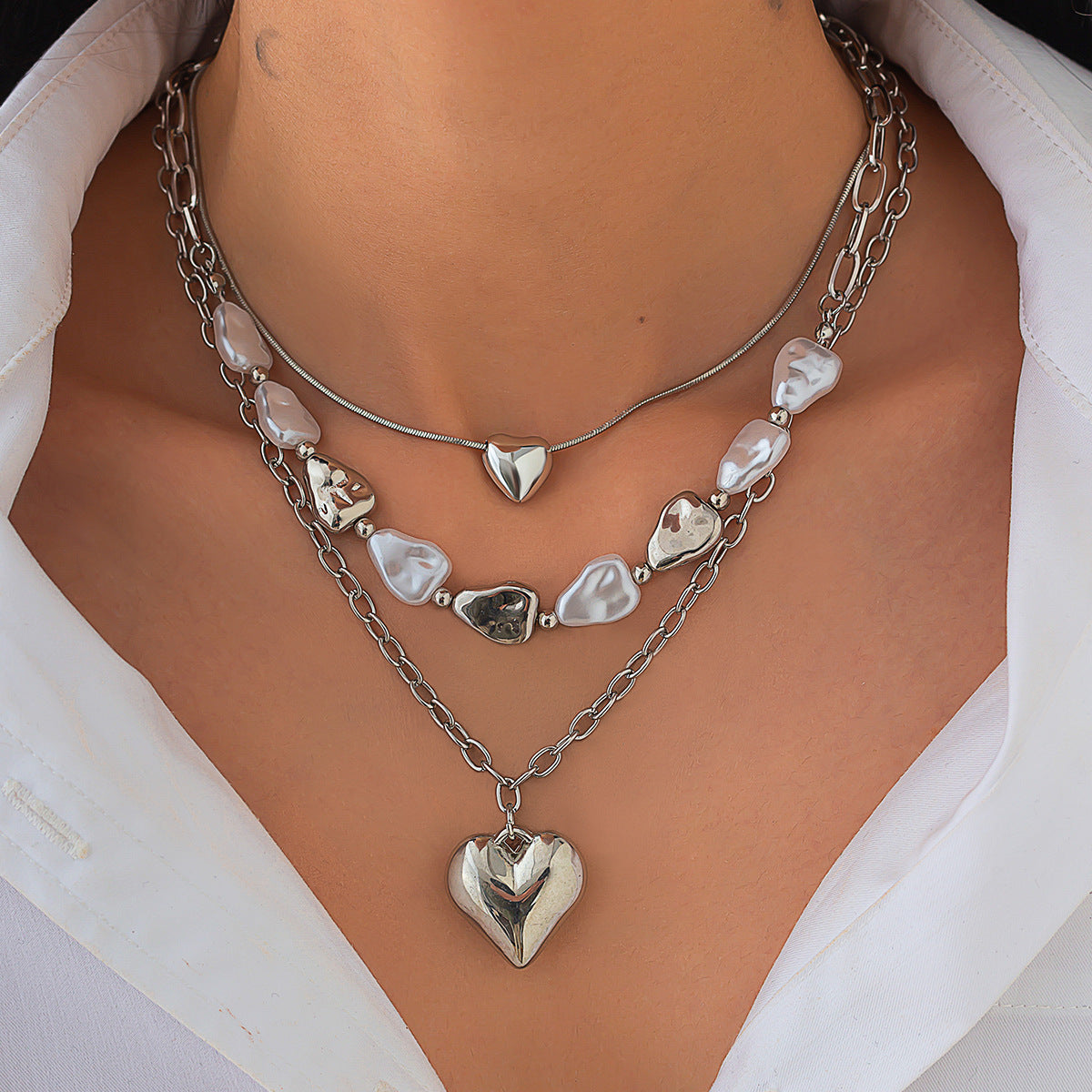 Minimalist Fashion Heart-Shaped Pendant Necklace with Tassel Accents, Plated Copper and Iron Chain, Imitation Pearl Accent, Women's Layered Neckwear