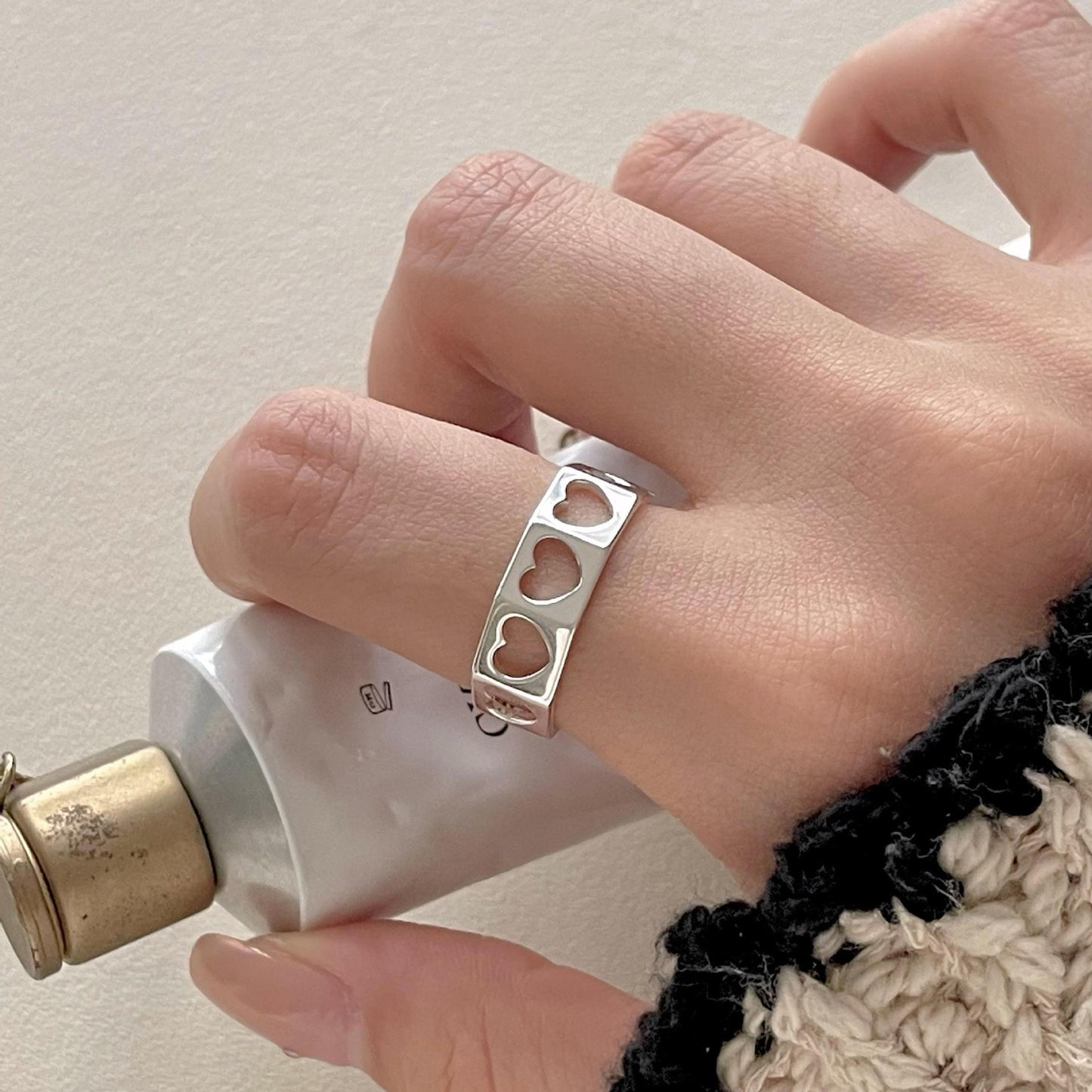 Anillo geométrico minimalista de plata de ley 925 con corazón hueco para mujer