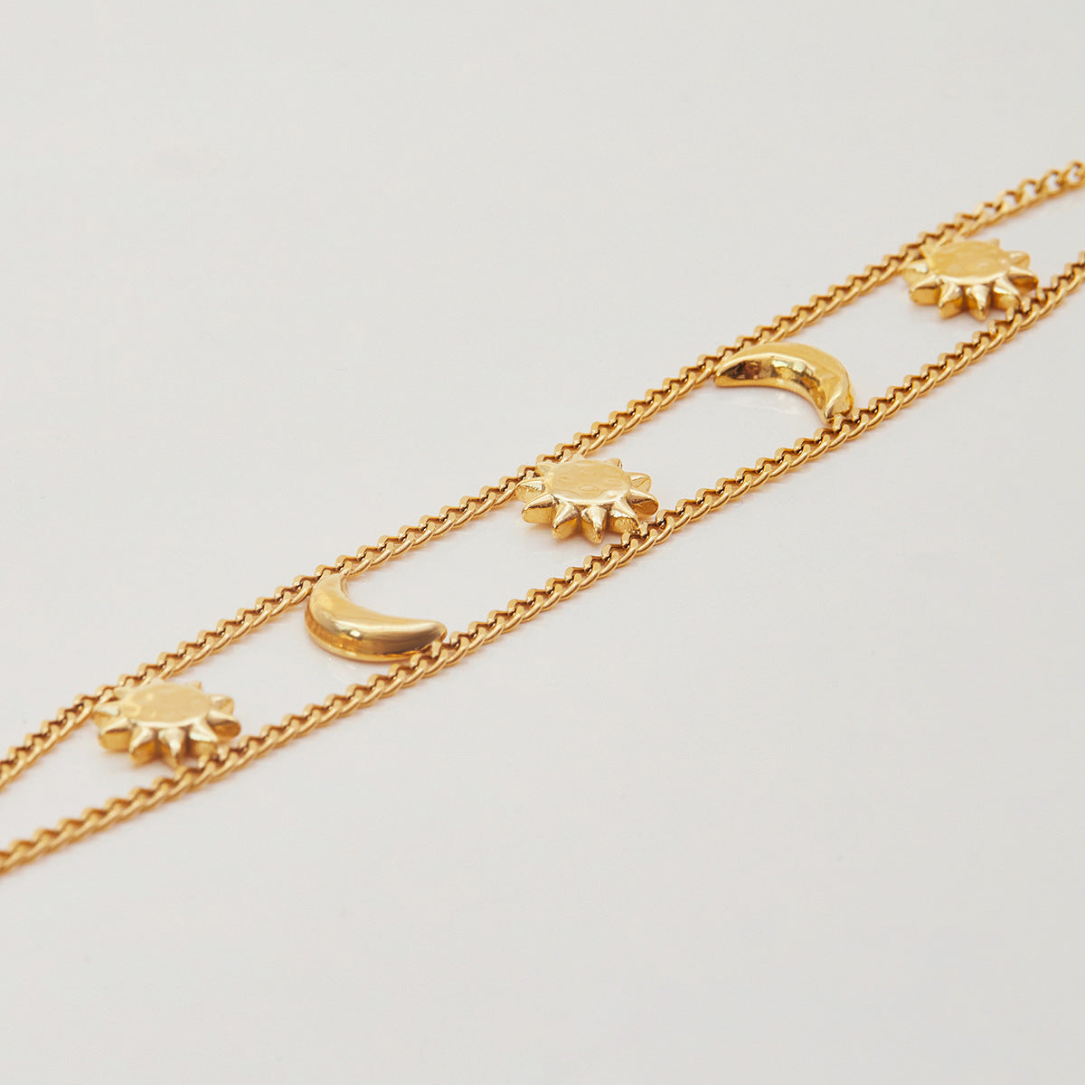 Bracciale minimalista a stella geometrica in acciaio inossidabile da donna con finitura galvanica, gioiello di lusso ipoallergenico e resistente allo sbiadimento