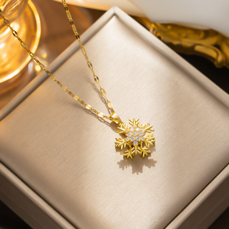 Collana con ciondolo a fiocco di neve girevole da donna in acciaio al titanio con intarsio di strass su catena ondulata
