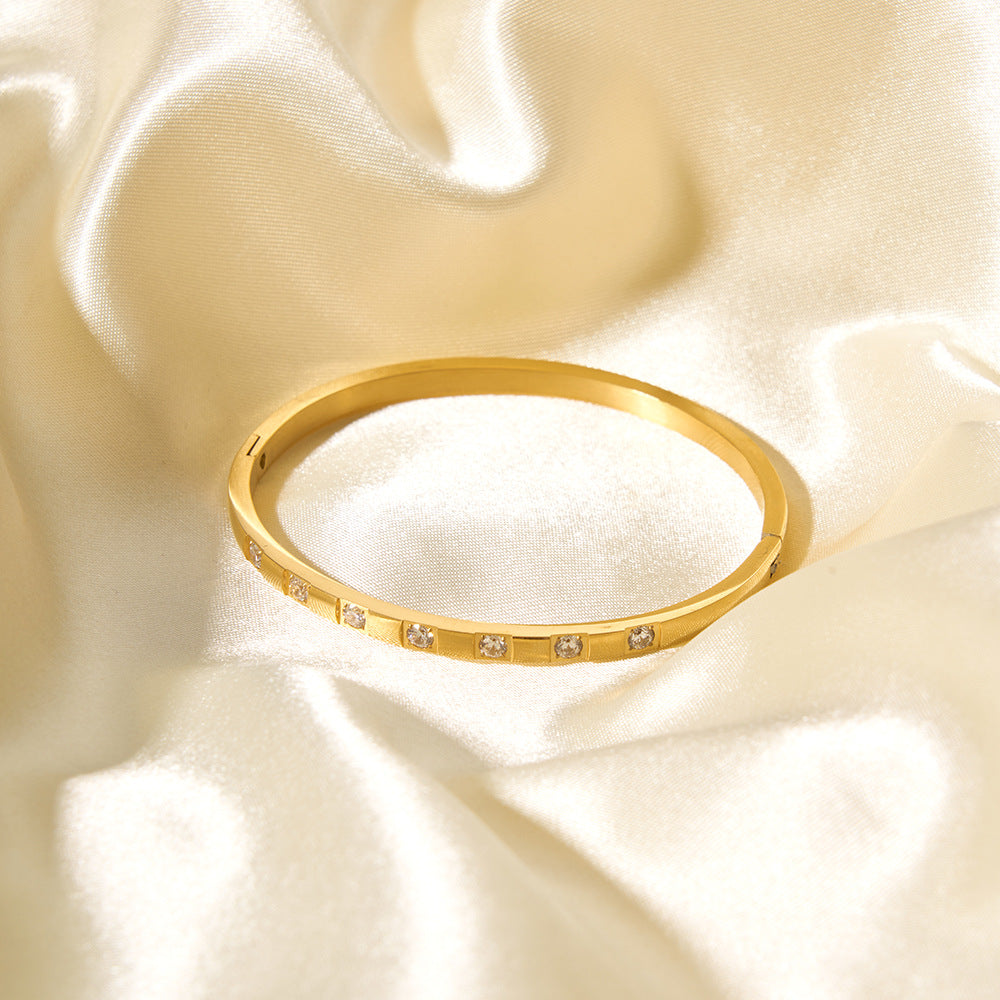 Fashionable 18K Gold Plated Stainless Steel Bracelet with White Zircon Inlay Geometric Ring Design for Women