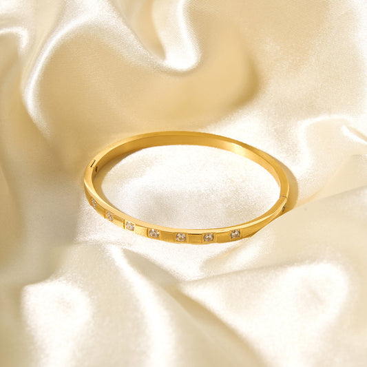 Fashionable 18K Gold Plated Stainless Steel Bracelet with White Zircon Inlay Geometric Ring Design for Women
