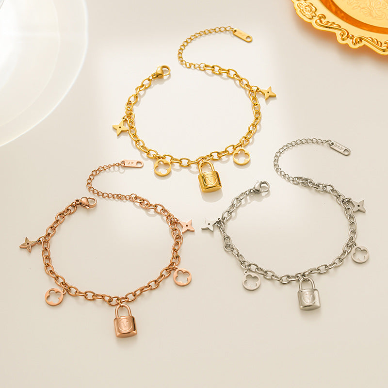 Bracciale Minimalista a Quattro Foglie per Donna in Acciaio al Titanio con Finitura Placcata Sottovuoto