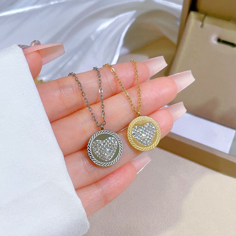 Collana da Donna Minimalista di Lusso a Forma di Cuore in Acciaio al Titanio Placcato Oro