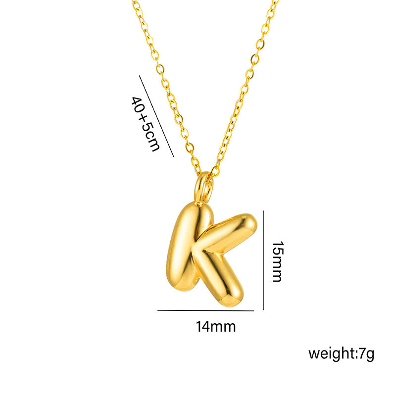 Collar minimalista de acero de titanio chapado en oro de 18 quilates con forma de letra delicada para mujer