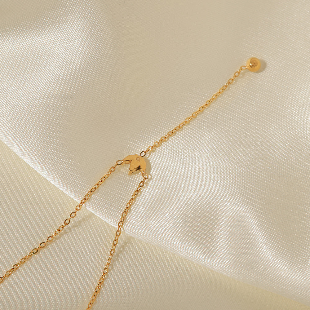 Collana con Pendente da Donna in Zircone Bianco a Corona Geometrica in Acciaio al Titanio Placcato Oro 18K Elegante Stile Francese
