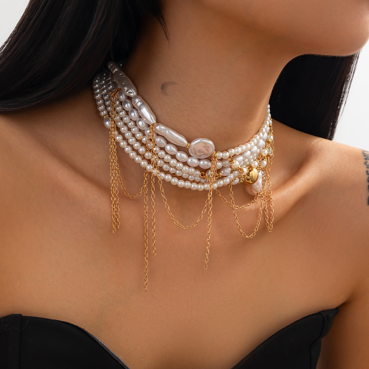Collana girocollo da donna multistrato in perle sintetiche stile vintage con nappe e catena di perline