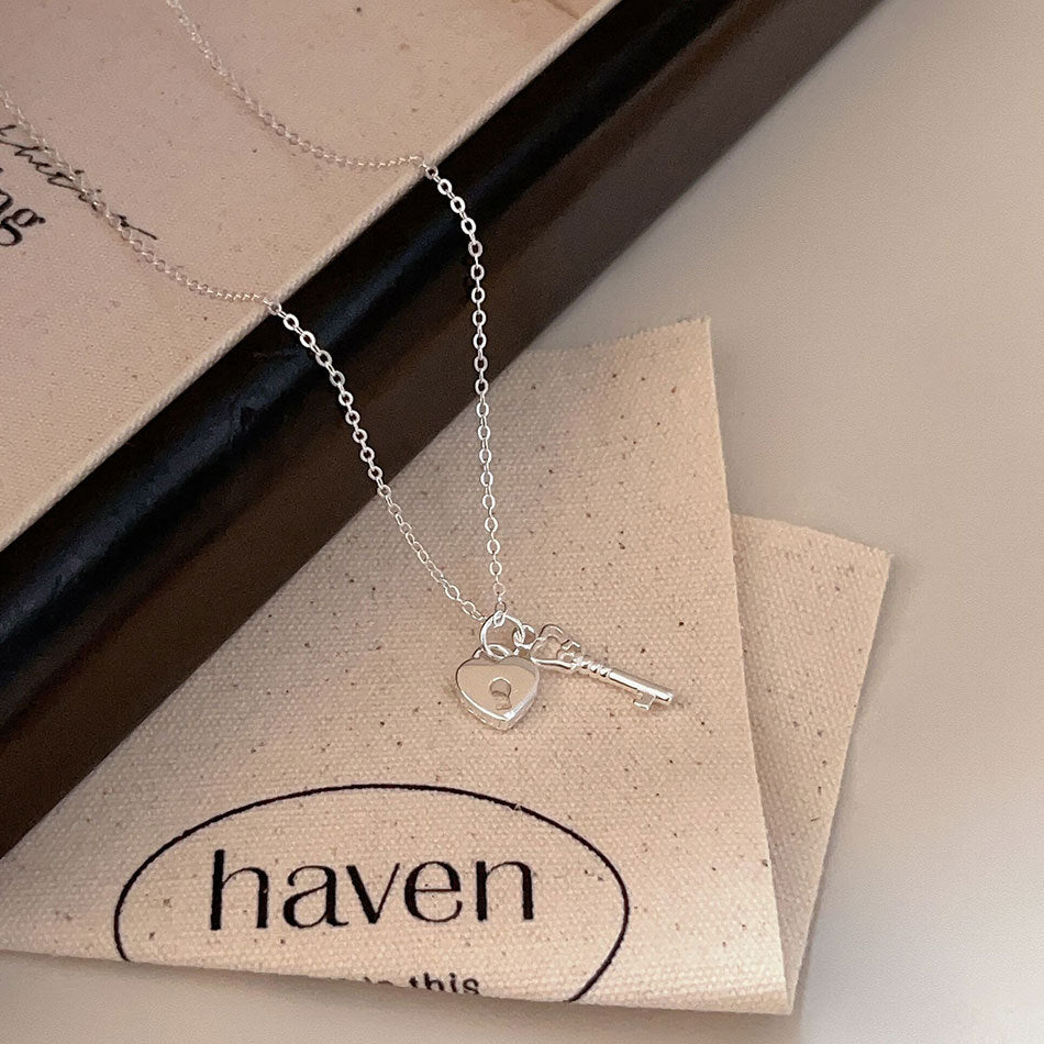 Minimalist Cold-Tone Heart-Shaped Key Pendant Necklace in 925 Sterling Silver on Corn Chain