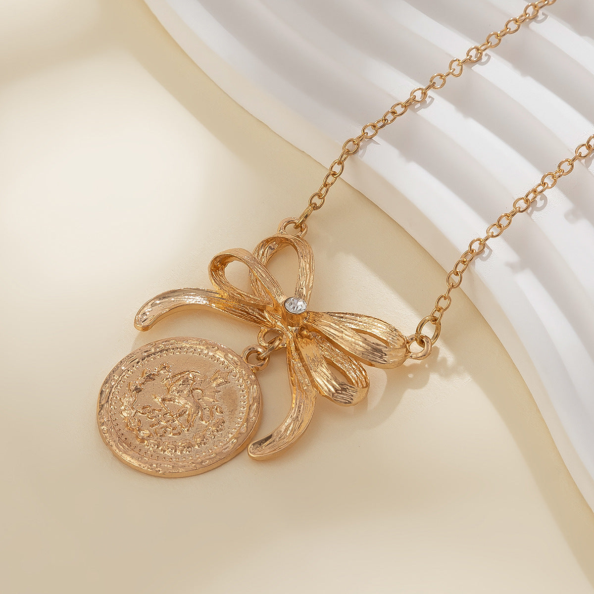 Bow Knot Faux Pearl Alloy Plated Necklace for Women