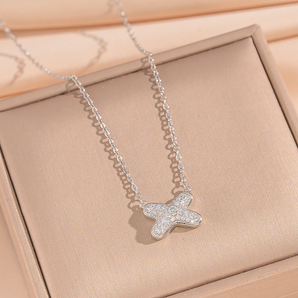 Light Luxury Star-Shaped Pendant Necklace for Women with 18K Gold Plated Copper and Titanium Steel O-Chain