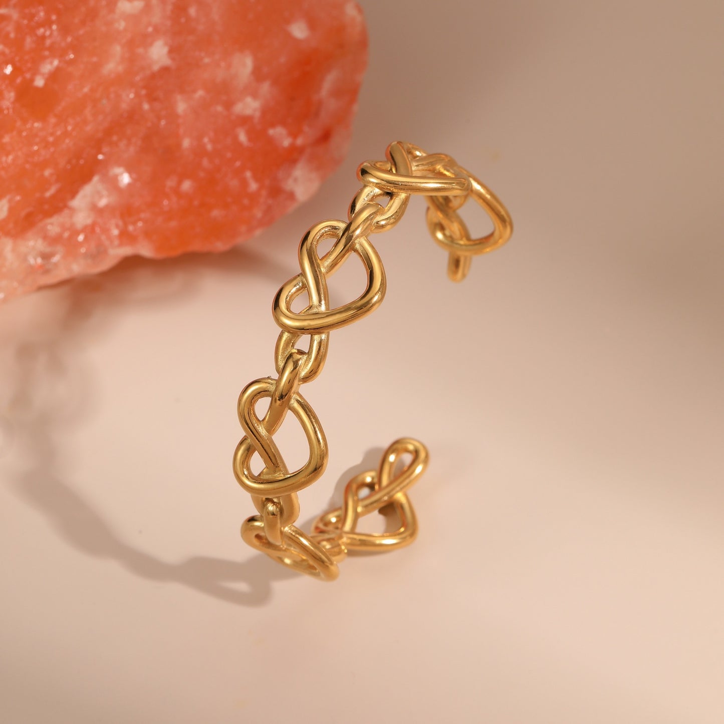 Pulsera de acero inoxidable con forma de corazón a la moda con chapado en oro de 18 quilates para mujer, joyería de mano de lujo con diseño geométrico minimalista