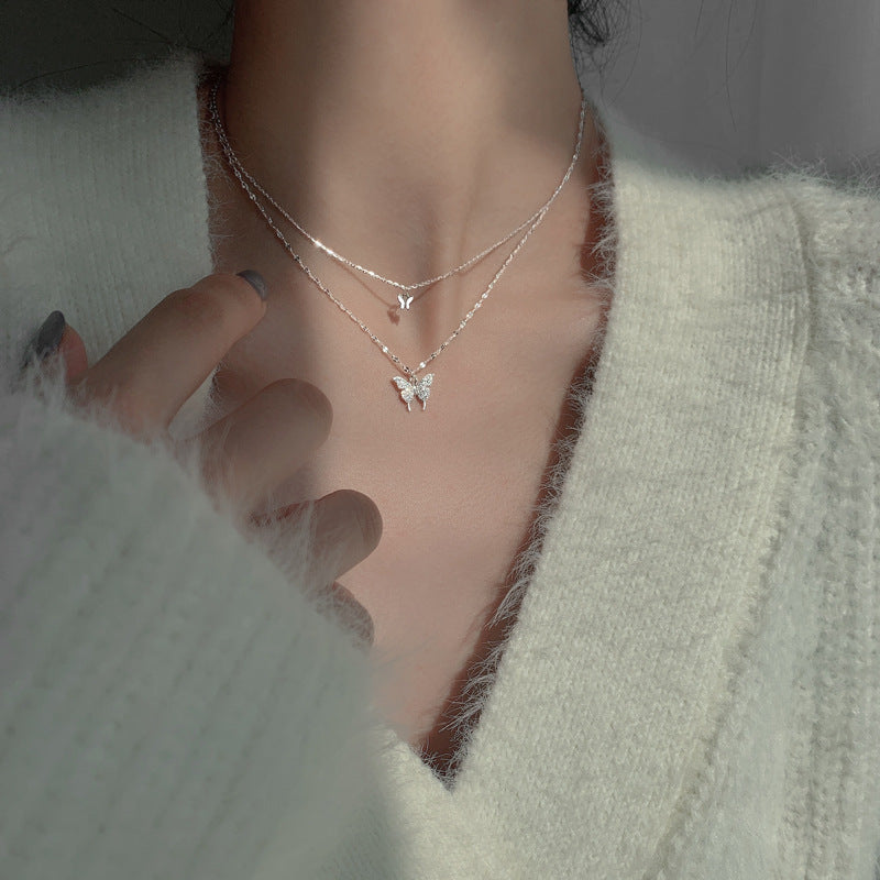 Collana con pendente a farfalla da donna con design a doppio strato in lega e finitura galvanizzata