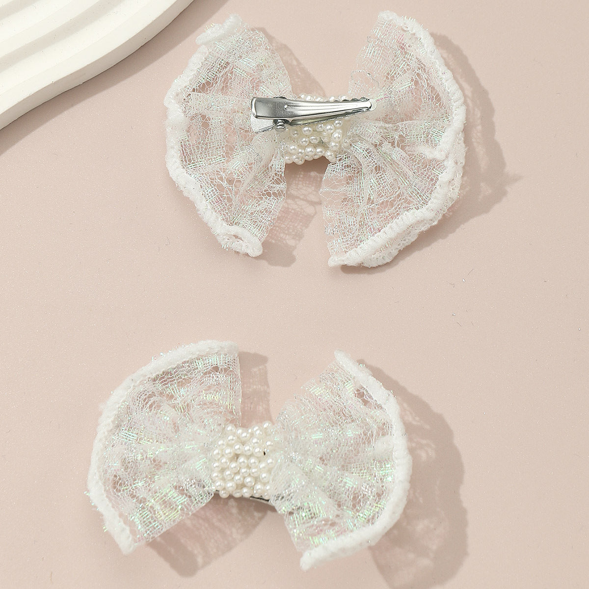 Dolce Fermaglio per Capelli a Forma di Fiocco per Bambine Realizzato in Tulle e Pizzo con Dettagli in Perle Ideale per Acconciature a Coda di Cavallo e Chignon