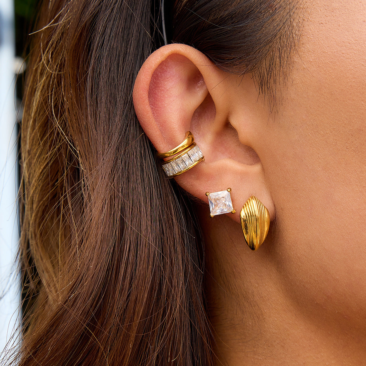 Orecchini a perno geometrici minimalisti in acciaio inossidabile con intarsio in strass per donna, gioielli alla moda ipoallergenici in acciaio al titanio placcato