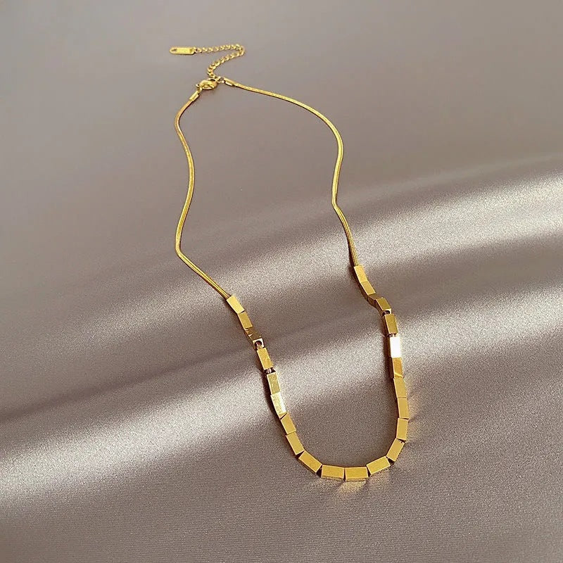 Collana da donna a catena serpente placcata in acciaio al titanio geometrica minimalista