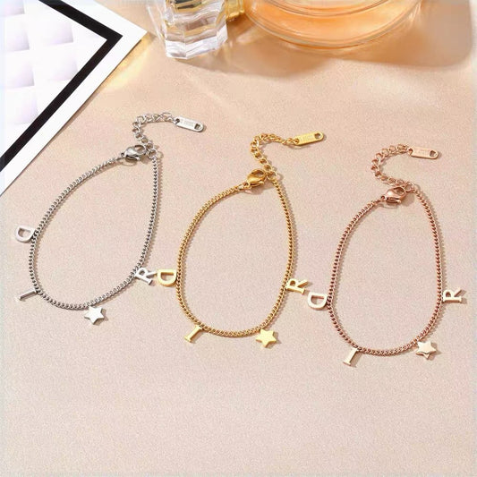 Braccialetto Minimalista a Stella in Acciaio al Titanio da Donna con Intarsio di Strass, Design Regolabile