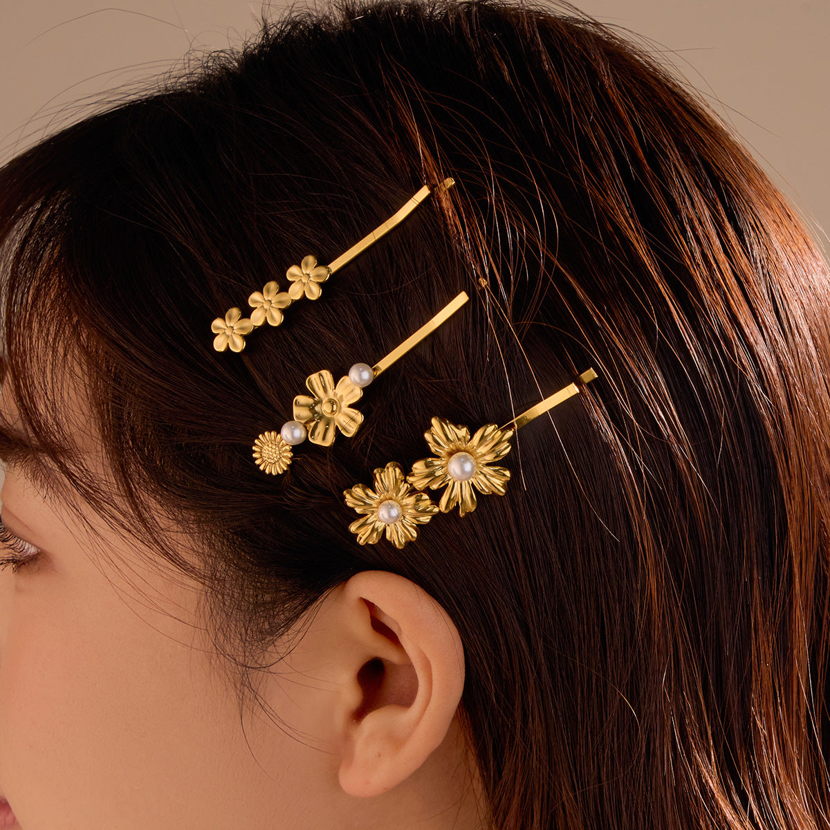 Elegant Floral Hair Clip for Women Made of Stainless Steel with Pearl Inlay, Minimalist Bar Style Hair Accessory
