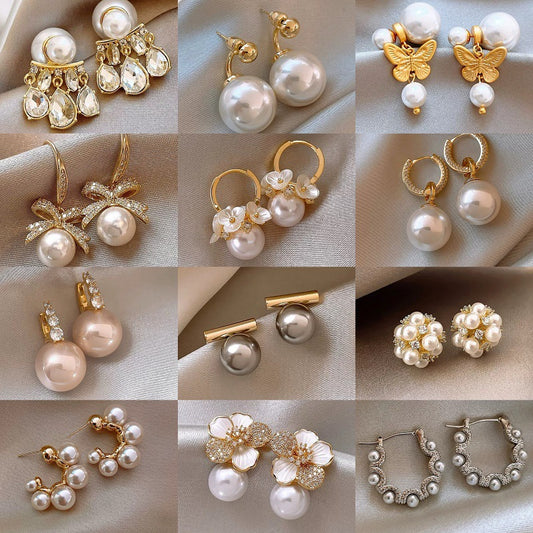 Eleganti Orecchini Floreali con Perle e Perni in Argento Placcato Oro per Donna