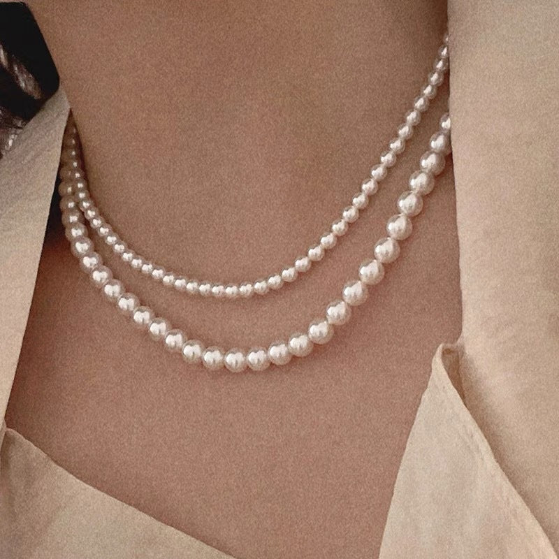 Elegante collar de clavícula de perlas barrocas para mujer con colgante de nácar, acabado chapado, cadena tipo O, textura ligera al agua, longitud corta