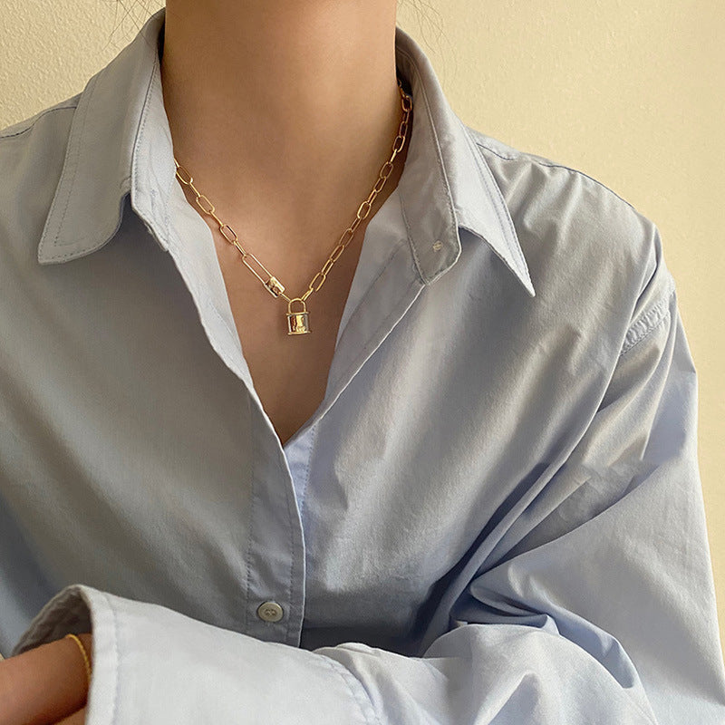 Collana con Ciondolo Lucchetto dell'Amore Minimalista da Donna in Acciaio al Titanio con Placcatura Sottovuoto su Catena Cubana