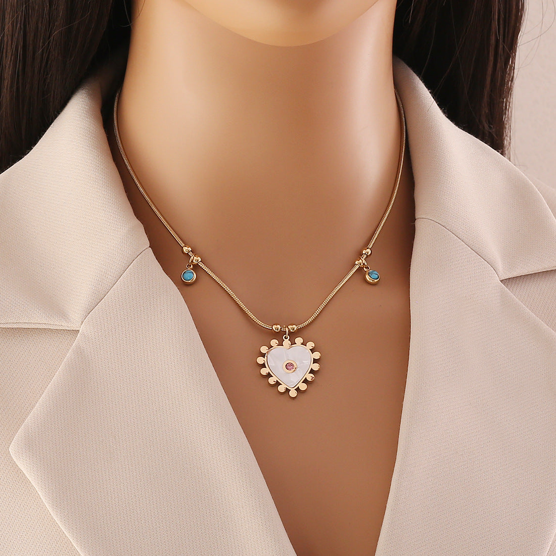 Fashionable Heart-Shaped Stainless Steel Necklace with Pearl Flower Pendant and Plated Finish for Women