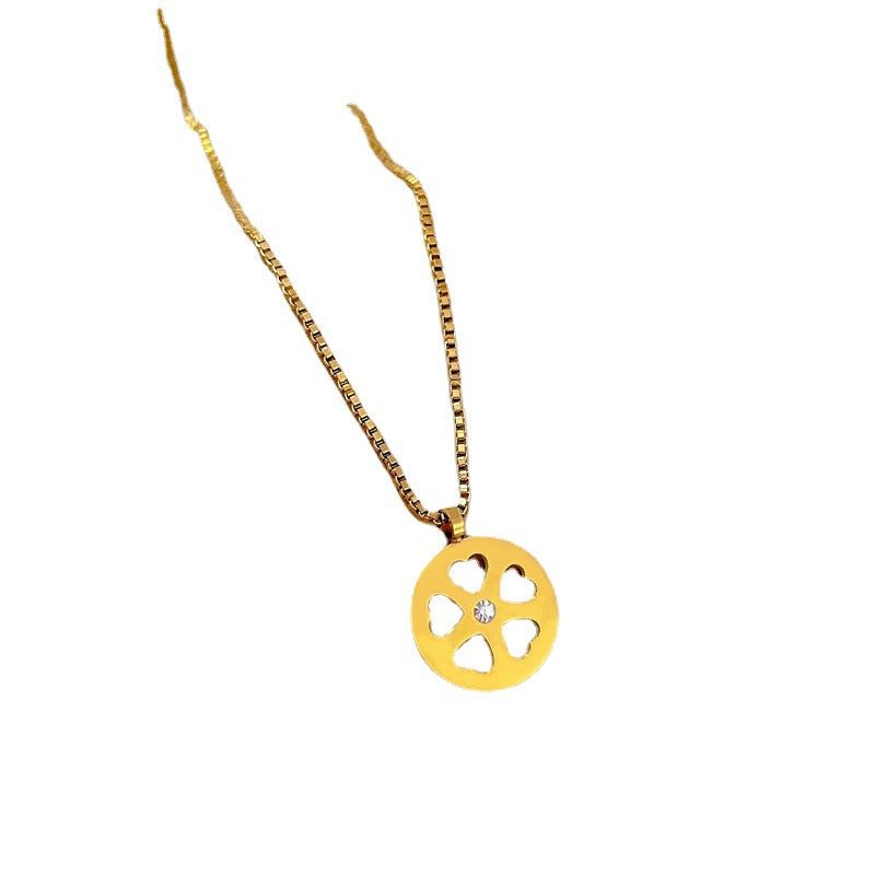 Minimalist Geometric Round Flower Pendant Necklace for Women Made of Titanium Steel with Gold Plating