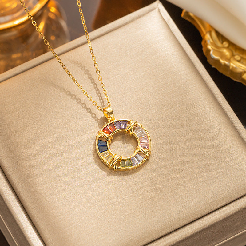 Collar con colgante minimalista de nudo de lazo de acero de titanio para mujer con cadena de serpiente chapada