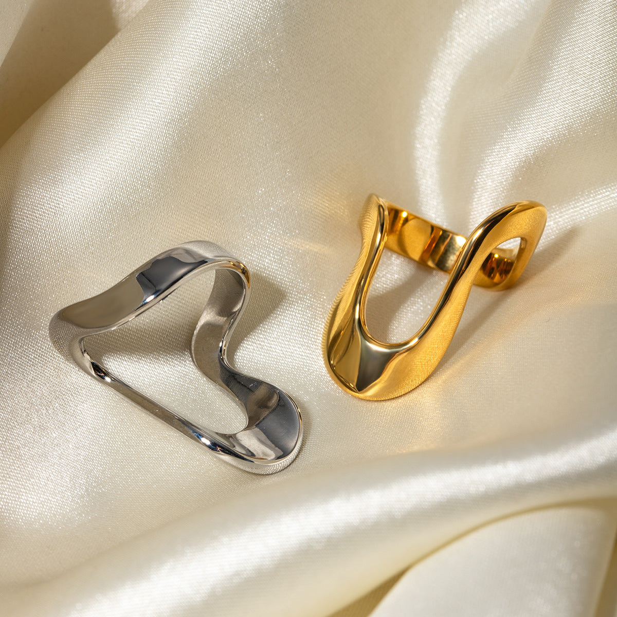Anello unisex geometrico in acciaio inossidabile placcato oro 18 carati a forma di U irregolare minimalista