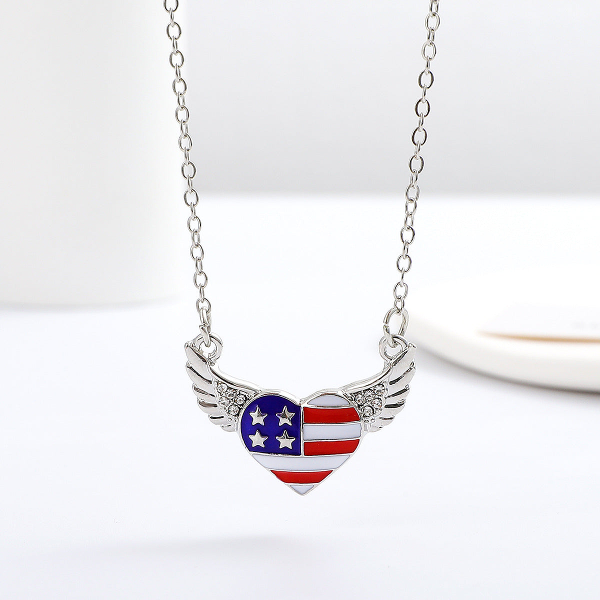 Minimalist Rhinestone Inlaid Heart & Wing Pendant Zinc Alloy Necklace with Cable Chain