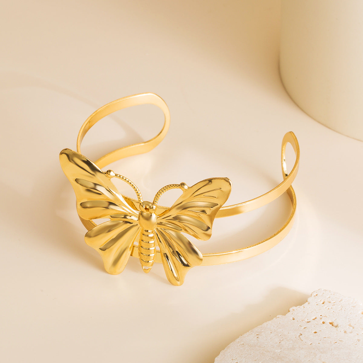 Brazalete abierto de doble capa con mariposas de hierro chapado en oro, a la moda, para mujer
