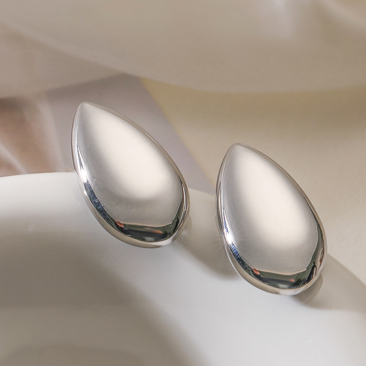 Orecchini Pendenti Geometrici Minimalisti da Donna in Rame con Placcatura Oro, Orecchini a Perno di Alta Moda