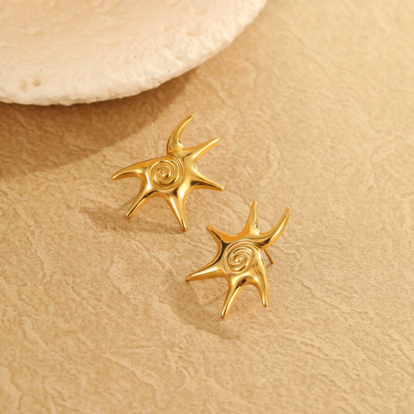 Collana da donna a forma di stella geometrica alla moda in acciaio inossidabile con finitura galvanizzata